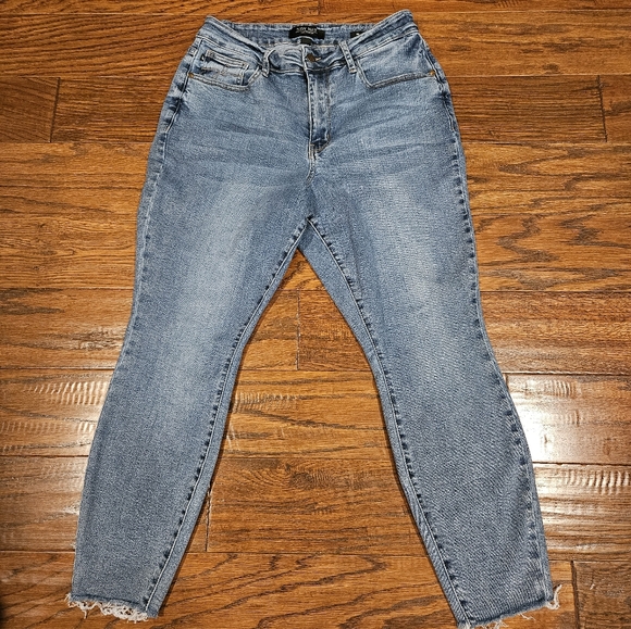 Judy Blue Denim - Judy Blue Relaxed Fit Jeans. Style JB88259 - Size 14W